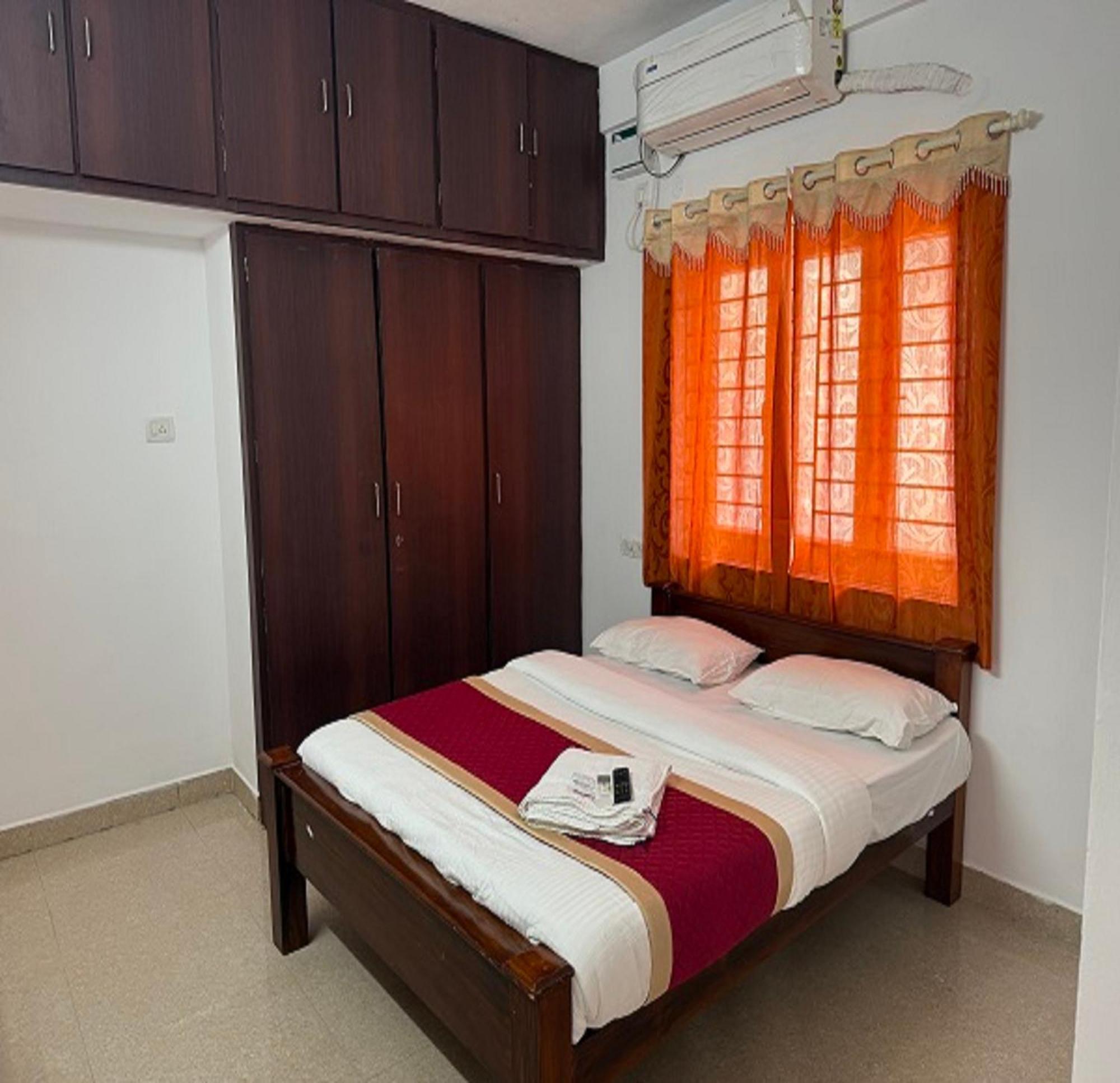 Aishwaryam Service Velachery Hotel